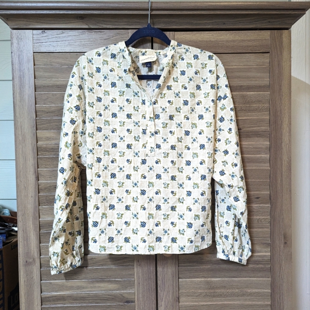 NWOT Light weight long sleeve Universal Thread top size S loose fit floral print